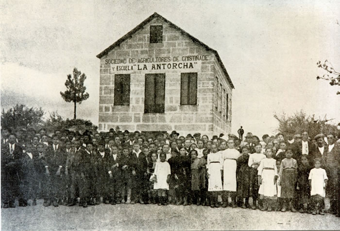 Inauguración da escola La Antorcha de Cristiñade